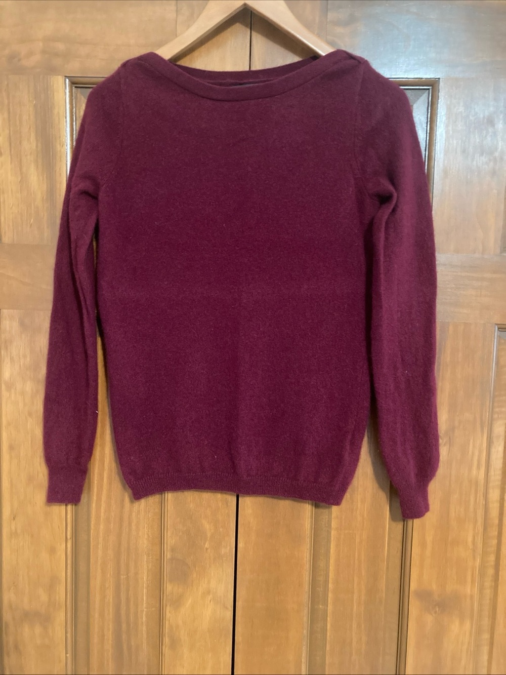 Tahari pure luxe 100% cashmere burgundy boat neck Sweater women’s small